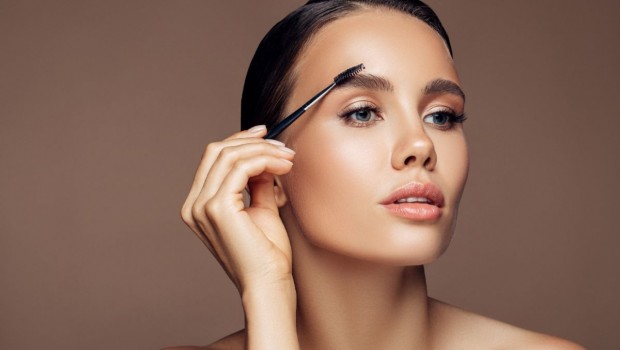 Le maquillage des sourcils : quels produits et techniques pour un look unique ?